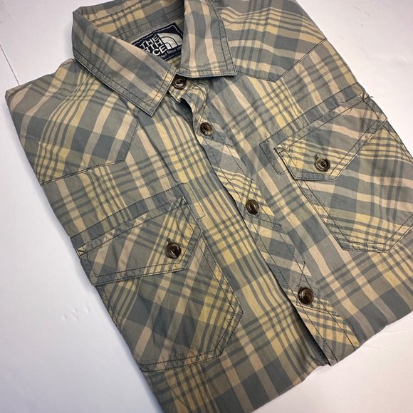 North face. Men’s short sleeve button front shirt. Medium - Picture 2 of 8